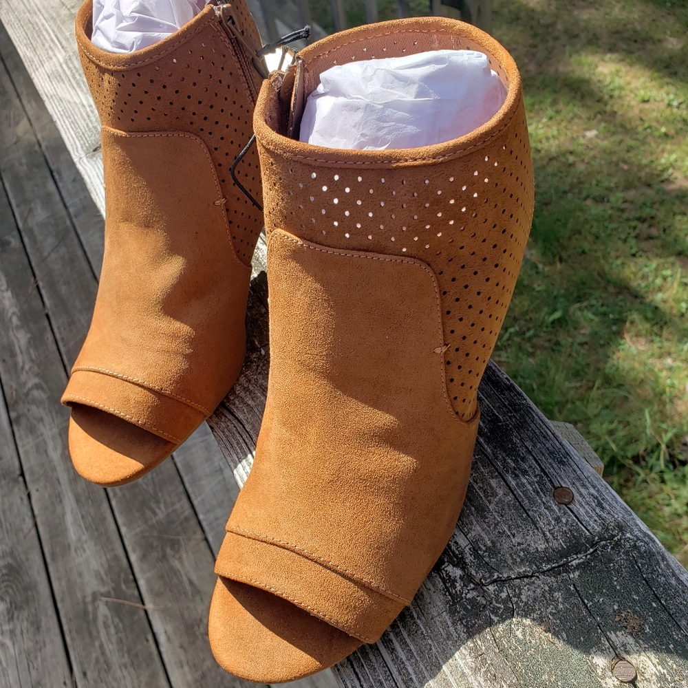 a.n.a. Tasha Open Toe/Heel Shoe size 10M